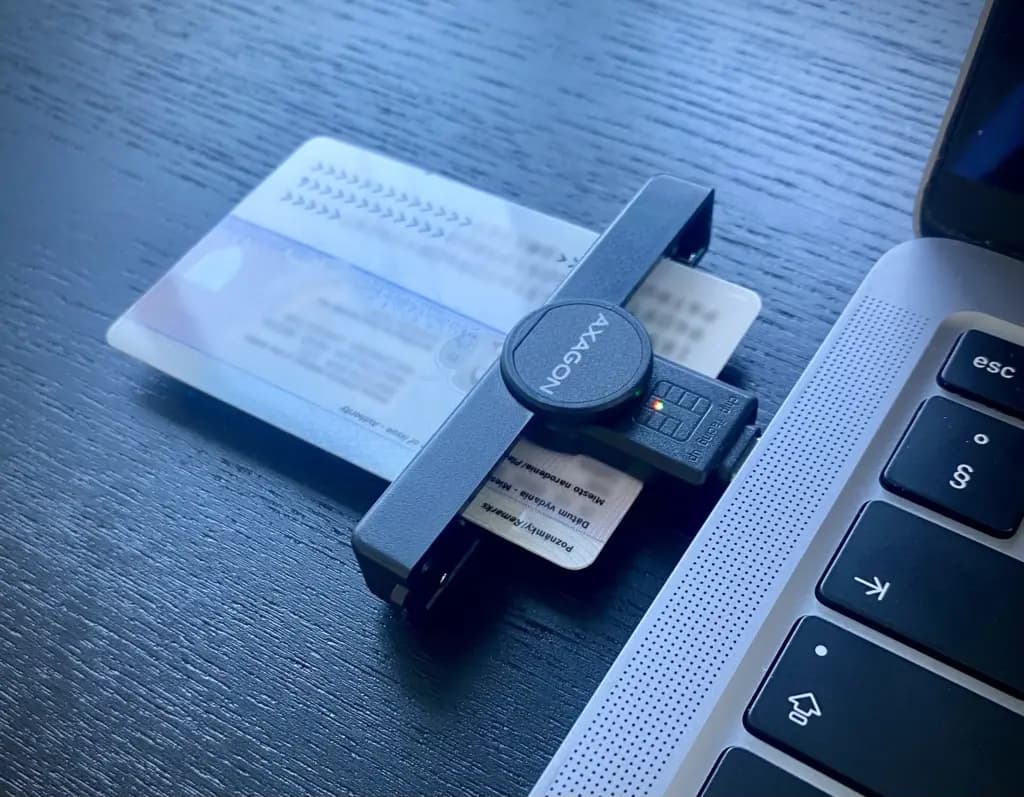 USB card reader with a chip card